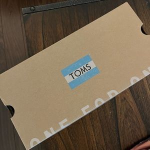 Brand new toms shoes